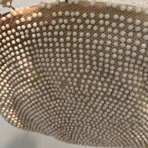 Vintage beaded handbag with clasp with pearl like embellishments - Picture 6 of 15
